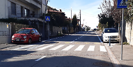 Candia Canavese, vietato camminare: i marciapiedi sono riservati alle auto
