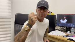 Fabrizio Corona sfida il giudice e rilancia &ldquo;Falsissimo&rdquo;: stasera parla di Mediaset e dei Berlusconi (VIDEO)