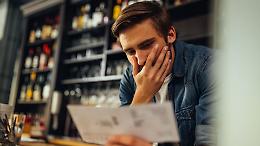 Bolletta shock senza avvisi, migliaia di clienti sul piede di guerra: parte la class action contro ENI Plenitude