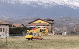 Cade dal tetto di un capannone a Castellamonte, operaio di 41 anni trasportato in codice rosso al CTO