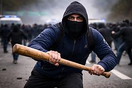 Violenza fuori controllo, il Viminale dice basta: trasferte vietate a Lazio e Napoli