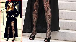 Carla Bruni incanta Parigi: l&rsquo;ex top model torinese ruba la scena alla prima di Schiaparelli