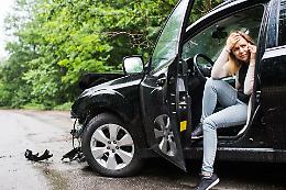 Incidente mortale e cintura non allacciata: il risarcimento pu&ograve; essere ridotto