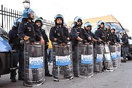 Torino blindata per il corteo nazionale: in diecimila in piazza per Askatasuna