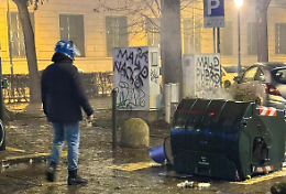 Torino devastata dopo la guerriglia: eppure c'&egrave; qualcuno che giustifica tutto