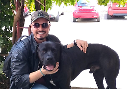 Ha scelto i cani e la libert&agrave;: la rinascita di Renato lontano dal cemento
