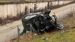 Auto si ribalta e sfonda il guardrail allo svincolo di Candiolo: paura sulla Torino-Pinerolo