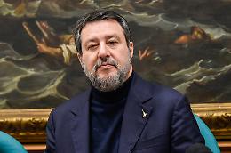 Scontri a Torino, antagonisti fuori e polemica rovente: Salvini urla &laquo;Vergogna&raquo;