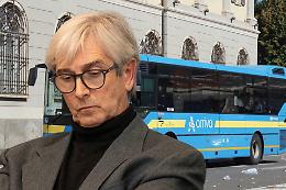 Ivrea&ndash;Milano, la linea che c'&egrave; ma non c&rsquo;&egrave;: pendolari ostaggio di pulmini, cambi e promesse 