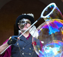 Bolle di sapone, maschere e coriandoli a Coassolo 