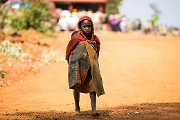 Darfur, la fame fuori controllo: bambini muoiono mentre la guerra blocca gli aiuti