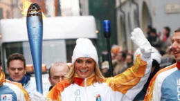 Simona Ventura torna a Torino 2006 nel giorno di Milano-Cortina: un augurio che unisce due Olimpiadi
