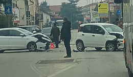 Schianto all&rsquo;incrocio di Trofarello, paura a ora di pranzo e traffico paralizzato
