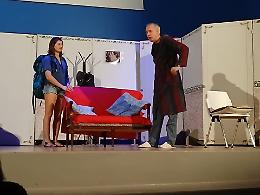 Neil Simon a Bosconero: &ldquo;Un giardino di aranci fatti in casa&rdquo; tra ironia e fragilit&agrave;