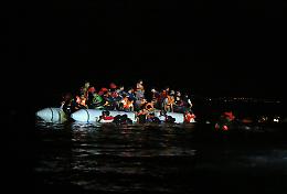 53 morti nel Mediterraneo: un gommone partito dalla Libia si capovolge, due sole superstiti