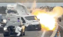 Finti poliziotti, kalashnikov e blindati in fiamme: il colpo choc sulla statale pugliese (VIDEO)