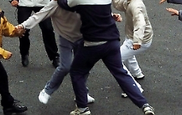 Sangue e sedie spaccate alla stazione di Ivrea: rissa violenta al Buffet di Adriano Vaglio
