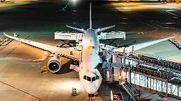 Cuba senza carburante per aerei: aeroporti internazionali a secco per un mese, voli a rischio e turismo sotto pressione