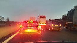 Auto ribaltate in tangenziale a Torino, traffico paralizzato verso sud