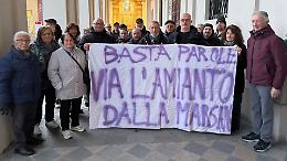&laquo;L'ASL To 4 sta valutando di prendersi la Marsan&raquo;: l'annuncio di Castello in Consiglio sulla scuola d'amianto. Ma nessuno ci crede. Proteste dentro e fuori l'aula (VIDEO)