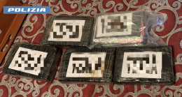 Cinque chili e mezzo di cocaina nascosti nel controsoffitto: arrestato a Nichelino un albanese