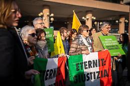 Processo Eternit, la sentenza non &egrave; stata tradotta in tedesco per l'imputato. Associazioni e famigliari furiosi: &ldquo;Si continua a morire mentre la giustizia si ferma&rdquo;