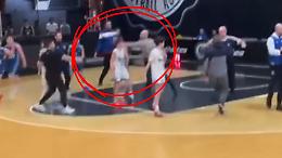 Genitore irrompe in campo e colpisce un 14enne: aggressione shock al torneo internazionale di basket giovanile (VIDEO)