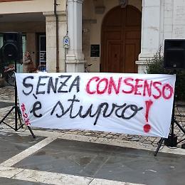 Torino, in 300 contro il disegno di legge sulla violenza sessuale: la piazza ricorda Zoe e sfida la politica