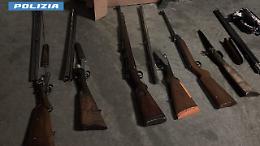 Armi e oggetti rubati nascosti in garage a Madonna di Campagna: arrestato un uomo, denunciata la compagna