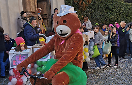 Mezzenile gira in senso antiorario per il suo Carnevale