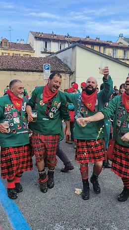 Tuchini del Borghetto, il verde e rosso che anima Ivrea - VIDEO 