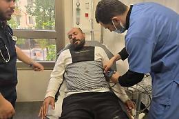 Coloni davanti alla casa del regista premio Oscar: irruzione dei militari, quattro arresti e un ferito grave a Masafer Yatta