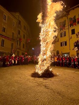 Arv&eacute;dze a gi&ograve;bia &lsquo;n bot: la notte in cui Ivrea saluta il suo Carnevale