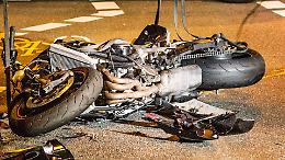 Schianto all&rsquo;incrocio di corso Orbassano: centauro 49enne in condizioni gravissime