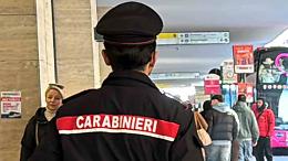 Paura sul treno a Caluso: giovane con coltello tenta di aggredire i carabinieri