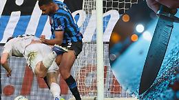 Urla contro l&rsquo;arbitro, la moglie pensa siano per lei e lo accoltella: Atalanta-Napoli finisce in ospedale