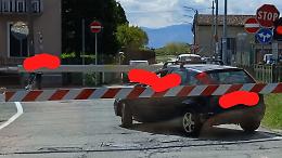 Passaggio a livello di via Blatta: "E' troppo pericoloso!". Cittadini scendono in strada