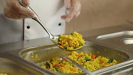 Castellamonte recupera il cibo delle mense: via alle donazioni all&rsquo;Emporio Rata.Tu