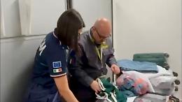 Farmaci nascosti nei calzini, maxi sequestro a Caselle: 4.500 prodotti illegali