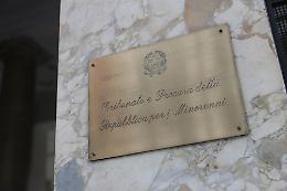 Bimbo di cinque mesi morto a Chieri dopo la caduta dalle scale: il fratellino affidato ai nonni