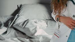 Bimba di 10 mesi schiacciata nel sonno dal corpo del padre: &egrave; gravissima