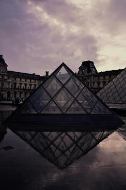 Louvre, furti, allagamenti e frodi: si dimette Laurence des Cars dopo mesi di scandali