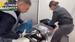 Viagra, antidepressivi e anticoagulanti nascosti in valigia: blitz a Caselle
