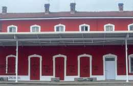 Castellamonte, l&rsquo;ex stazione appena restaurata di nuovo deturpata: rabbia e amarezza in citt&agrave;