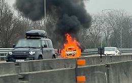 Auto in fiamme sulla tangenziale nord: paura a Borgaro, traffico in tilt