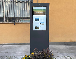 Gassino cresce, un passo alla volta: installato il nuovo totem interattivo del Distretto del Commercio