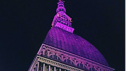 Torino celebra l&rsquo;8 marzo: 80 anni dal voto alle donne e Mole illuminata di viola