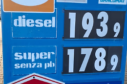 Attacco all&rsquo;Iran, contrattacco al serbatoio della benzina