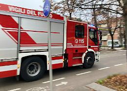 Scontro tra auto e furgone a Mirafiori Nord, mezzo ribaltato all&rsquo;incrocio