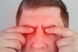 Per prenotare una visita oculistica si rivolge alla Polizia e gliela fissano il giorno dopo